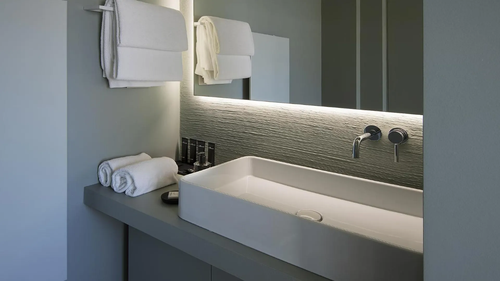 Palazzo Cordigero - Apartments Peschiera del Garda 0*,  Italy